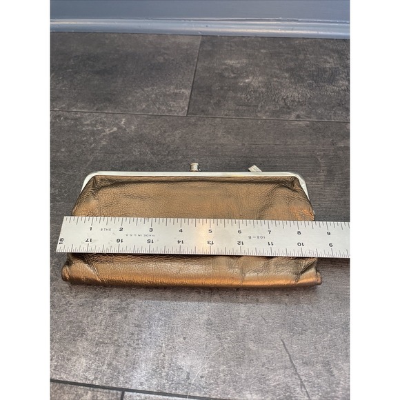 HOBO International Clutch Wallet Metallic gold - Picture 11 of 12